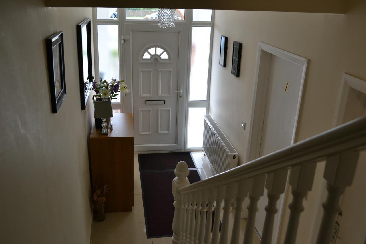 Annie'S Guest House Farnborough  Exterior foto